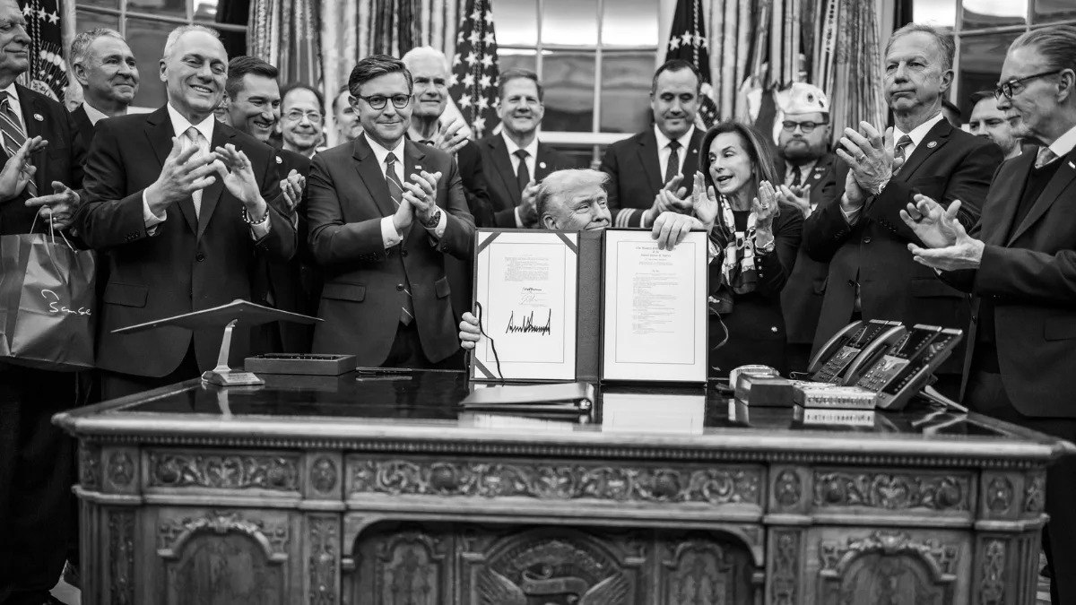 Trump Signs Bill Ending the Longest U.S. Government Shutdown After 43 Days 1 Trump Signs Bill Ending the Longest U.S. Government Shutdown in 2025